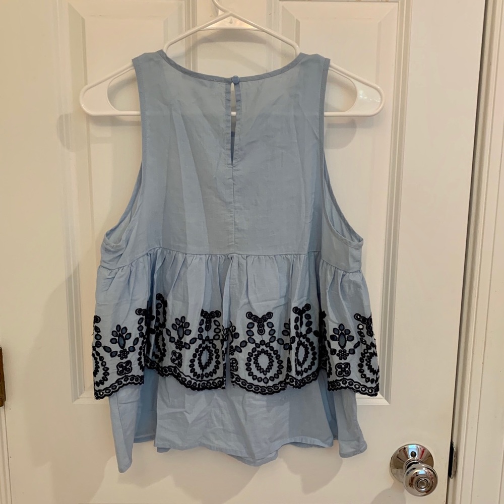 Blue Eyelet Pattern Tank - Picture 4 of 4